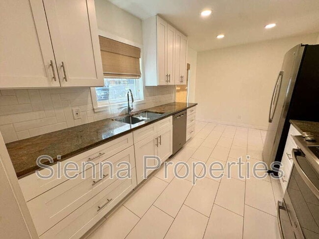 Foto del edificio - 1304 Hillcrest Dr