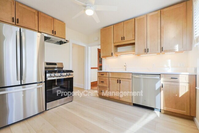 Building Photo - 105 Marlboro St