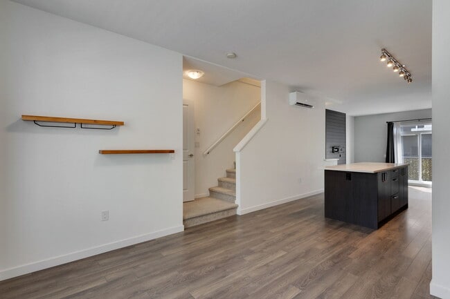 Building Photo - Luxury 4-Bedroom Townhome with 2-Car Garag...