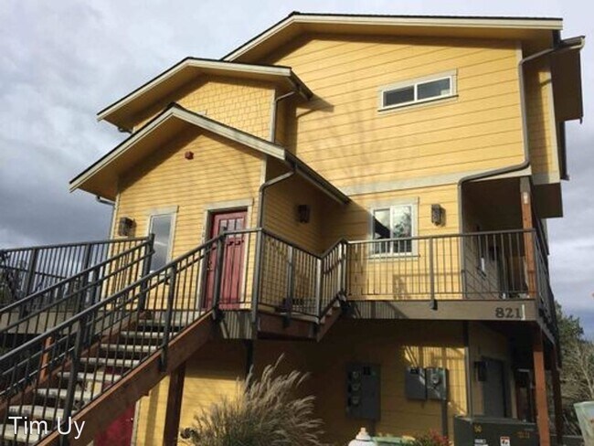Foto del edificio - 821 Blueberry Ln