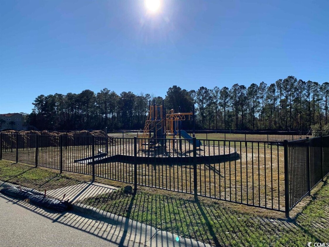 Building Photo - Forestbrook Townhouses