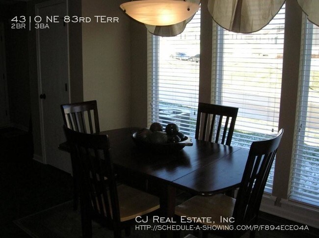 Foto del edificio - 4310 NE 83rd Terrace