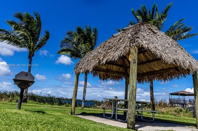 Foto del edificio - 109 Lake Emerald Dr