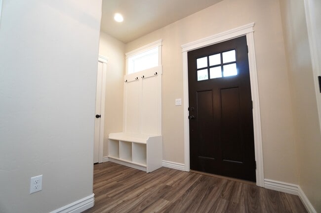 Building Photo - 38 E Ranch Dr