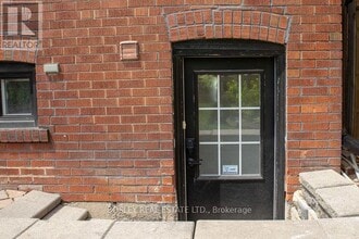 Building Photo - 15 Manor Rd E