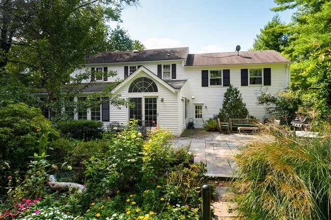 Building Photo - 31 Pardoe Rd