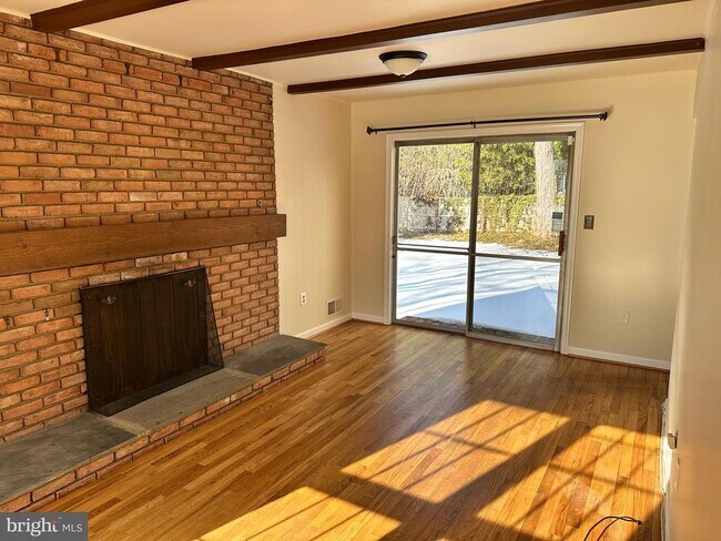 Foto del edificio - 4405 Bel Pre Rd