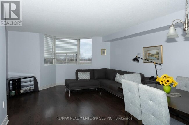 Building Photo - 3845 Lake Shore Blvd W