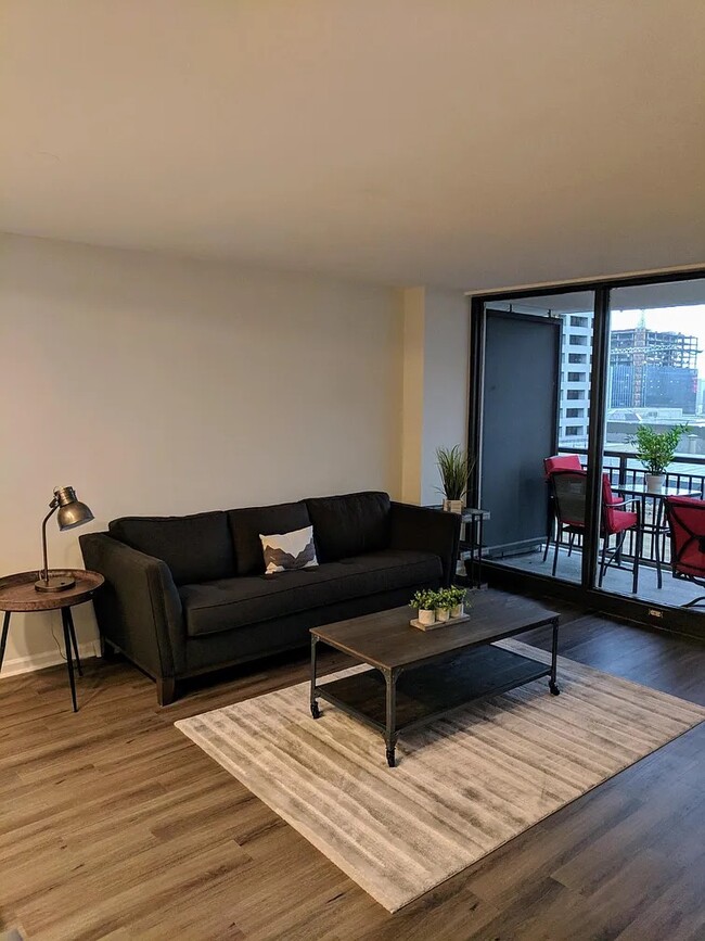 living room - 620 Peachtree St NE