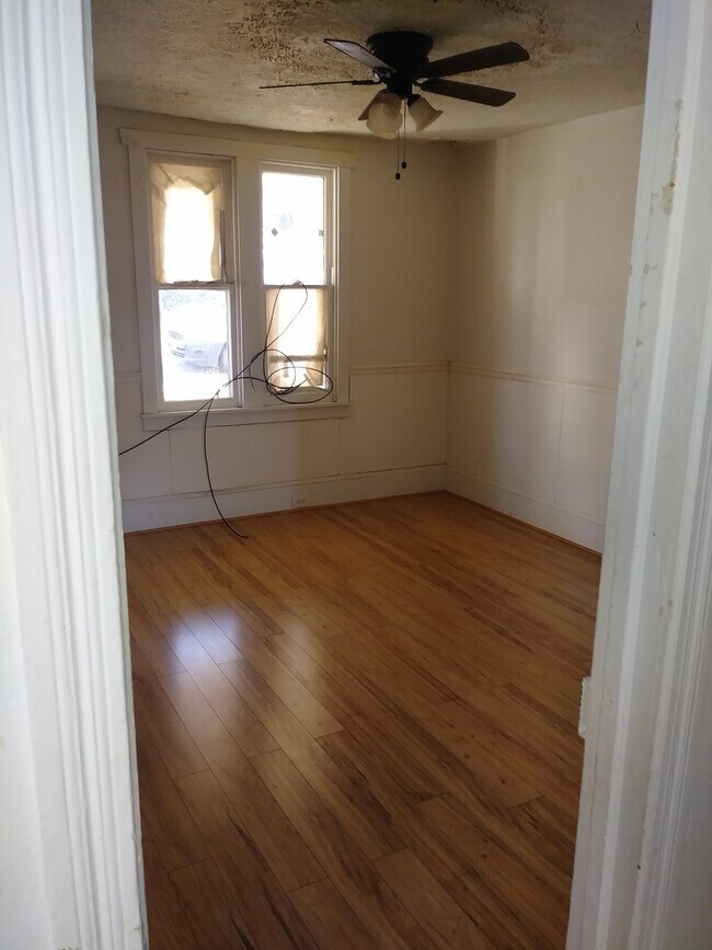 Building Photo - 609 Chestnut St
