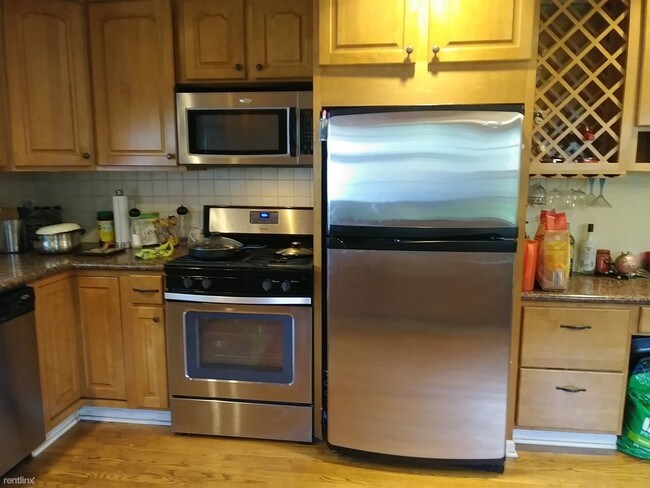Building Photo - 3 br, 1.5 bath House - 382 Warren Ln