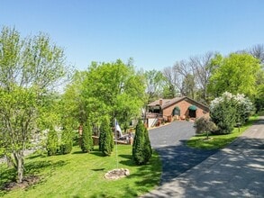 Building Photo - 204 Hogan Ln