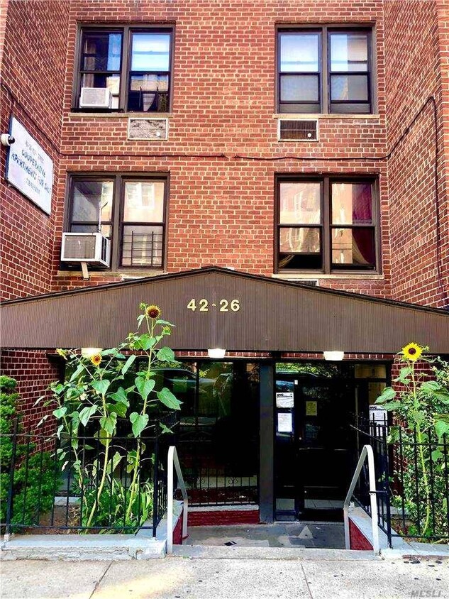 Primary Photo - 42-26-42-81 81st St