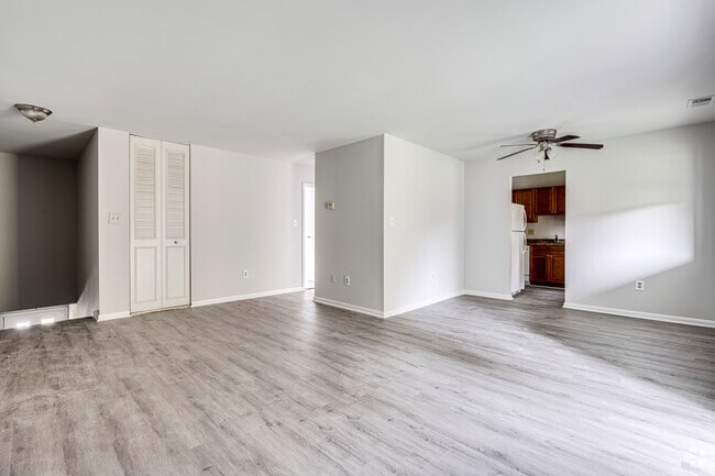 2BR, 1BA - 1080SF - Orchard Court Apartments