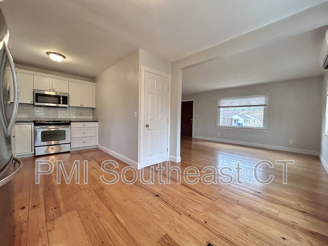 Building Photo - 44 Lathrop Rd