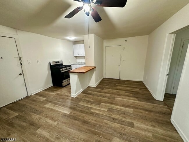 Foto del edificio - 390 Orange Rd