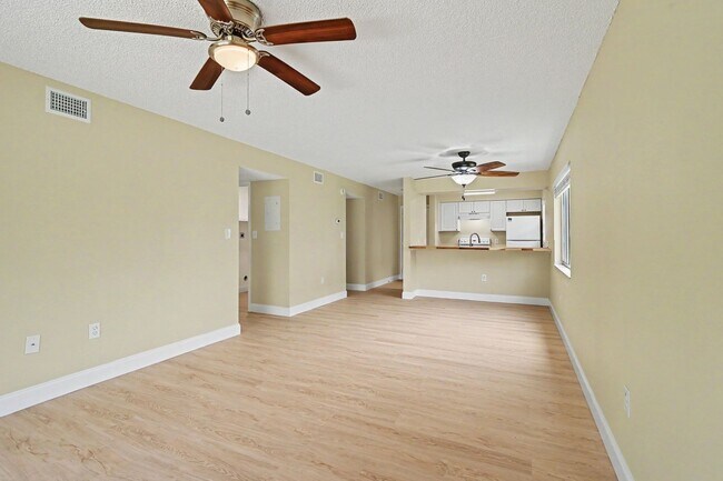 Foto del edificio - 2290-2296 Fox Hollow Dr.