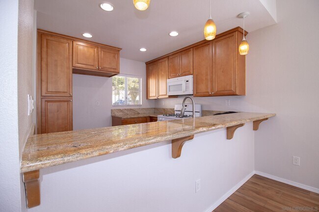 Building Photo - 730 Edgewater Dr