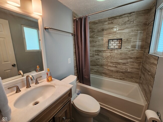 Foto del edificio - 106 S McCarty St