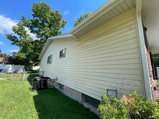 Building Photo - 2745 Knollwood Ln