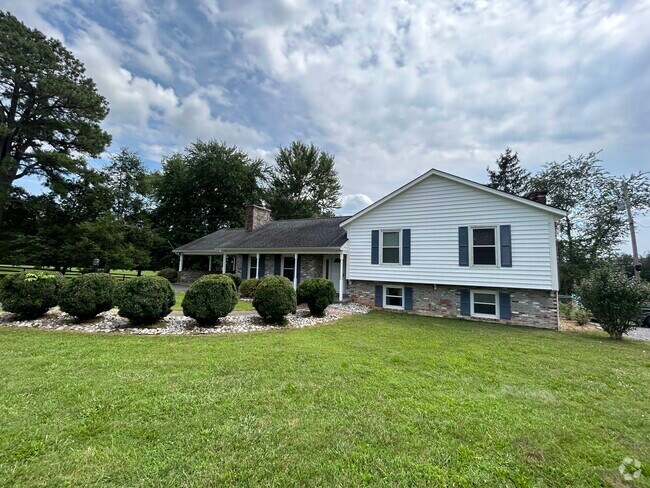 Building Photo - 2671 Thomas Jefferson Pky