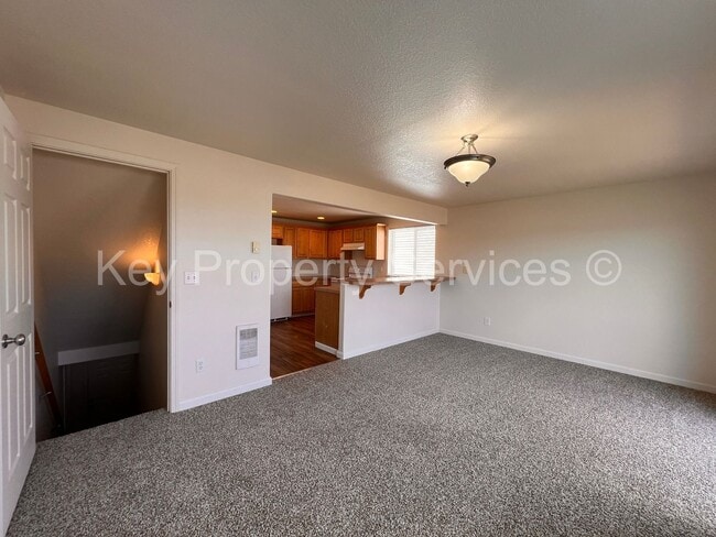 Building Photo - Orchards Townhome with Extra Deep Garage
