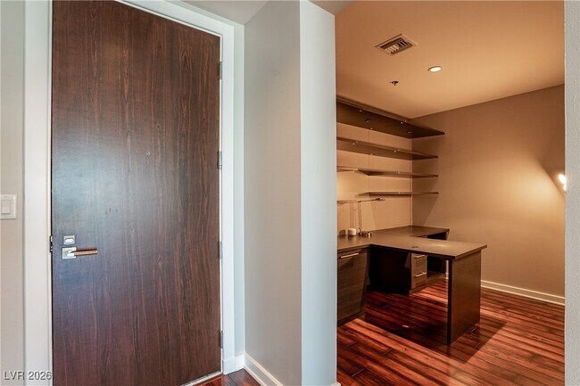 Foto del edificio - 4471 Dean Martin Dr