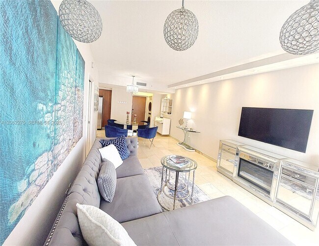 Foto del edificio - 6365 Collins Ave