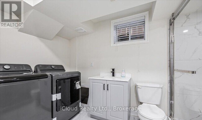 Building Photo - 833 Farmstead Dr