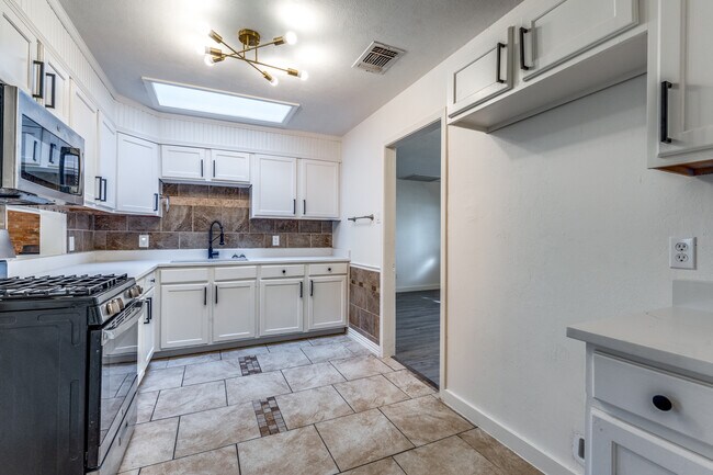 Foto del edificio - 827 Ware Blvd