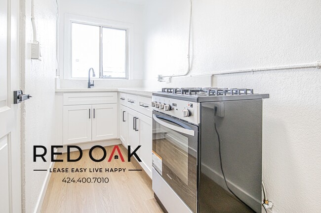 Foto del edificio - 719 Heliotrope Dr