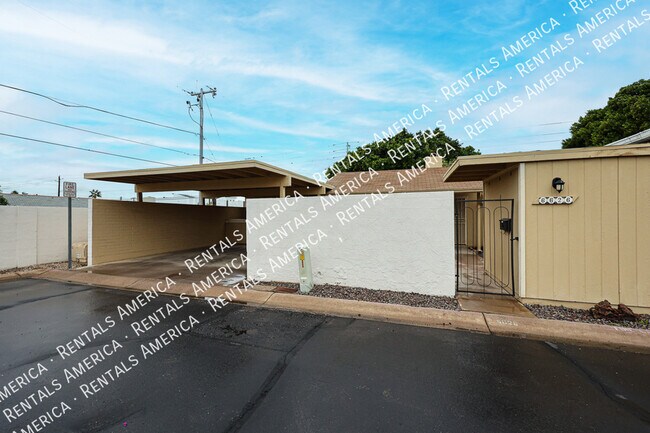 Foto del edificio - 6626 N Majorca Ln W