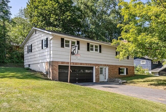 Photo - 115 Margo Ln House