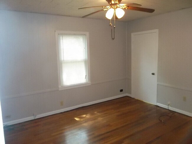 Foto del edificio - 2 BEDROOM, NEAR UMHB