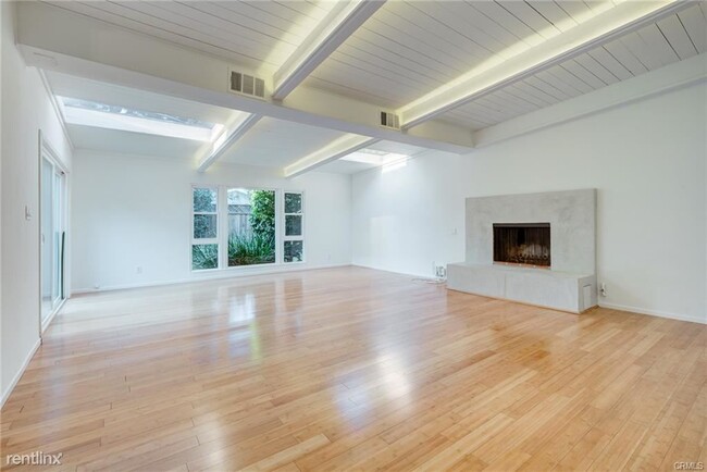Building Photo - 3 br, 2 bath House - 4121 Inglewood Blvd