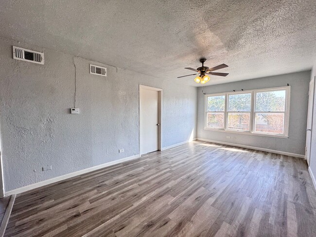 Building Photo - TWO BEDROOM APT WITH WATER PAID