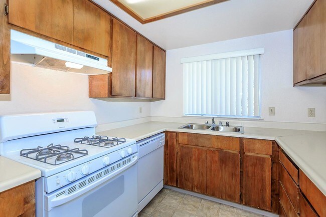 Foto del edificio - Bear Creek Park & Creekside Apartments