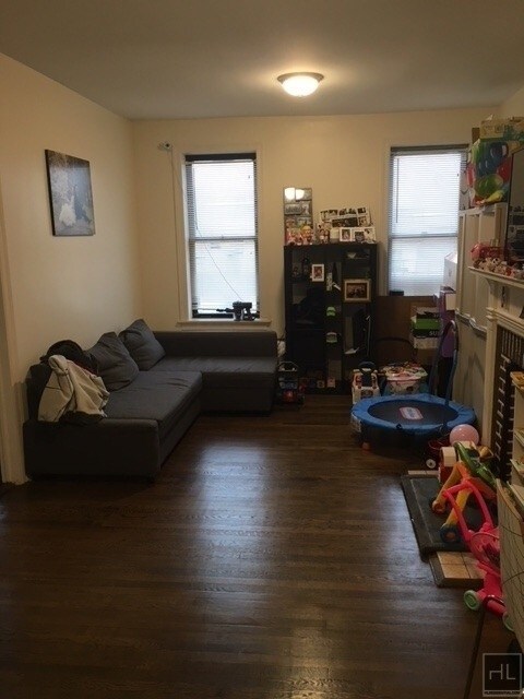 Foto del edificio - Great One Bedroom in Woodside, NY