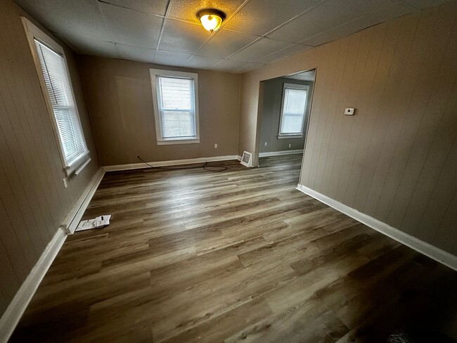 Building Photo - Section 8 Approved 3BD/1BA In Gary