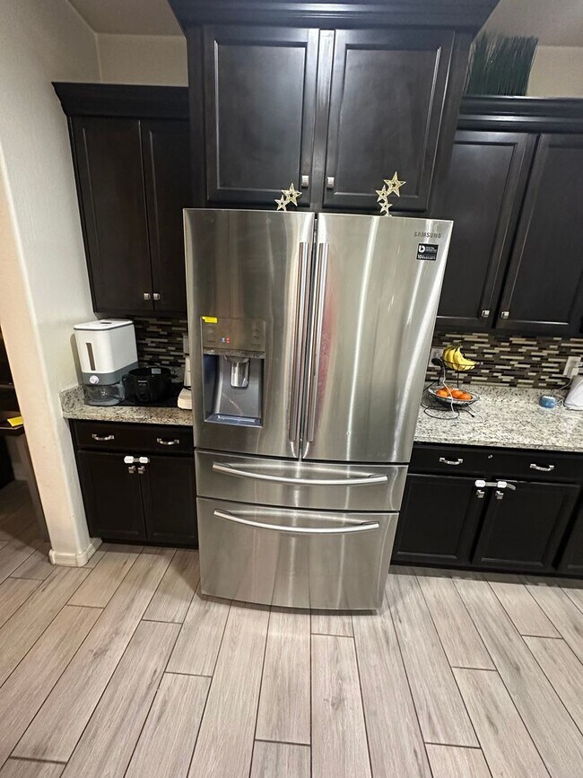 Foto del edificio - Charming 4 Bed 3 Bath Home in Meadows community, North Peoria !! POOL!!