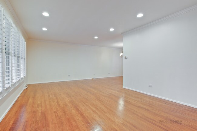 Building Photo - 1008 Cambridge Dr