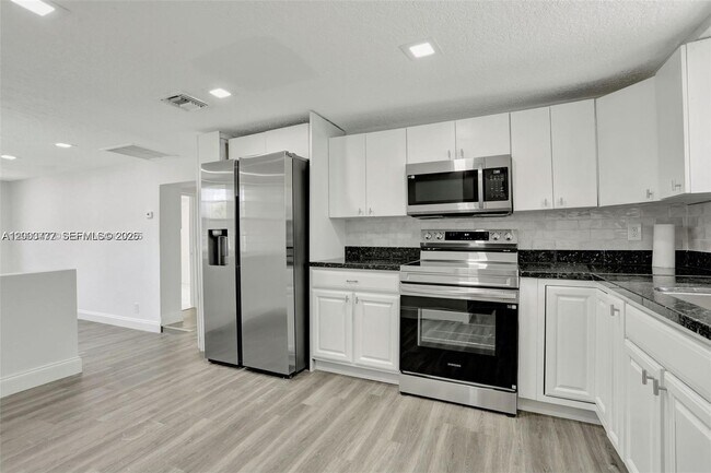 Building Photo - 2701 NW 18th Terrace