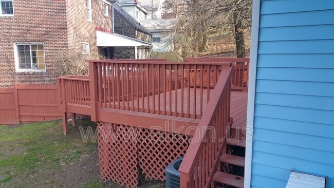Building Photo - 2321 Edgebrook Ave