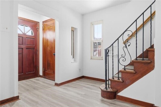 Foto del edificio - 3841 Lawnview Ave