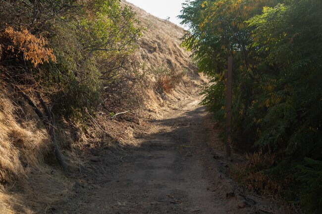 Building Photo - 9501 Clybourn Ave