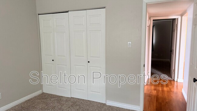 Building Photo - 523 E Malibu Dr