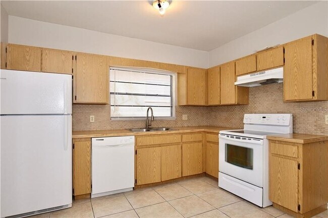 Foto del edificio - Just Listed!   Updated 2 Bedroom Townhome located in Downtown Orlando