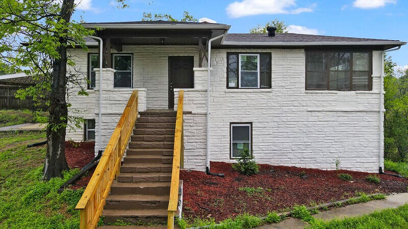 Primary Photo - 609 Quebec Dr