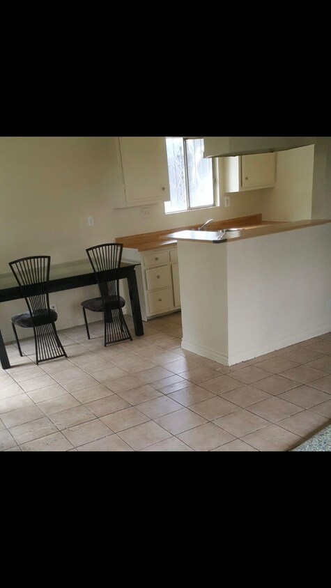 Kitchen and dinning area - 2748 Maxson Rd