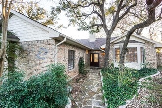 Building Photo - 2120 Wychwood Dr